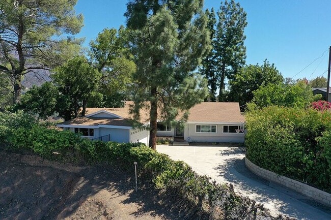 279 Starlight Crest Dr in La Canada Flintridge, CA - Building Photo - Building Photo