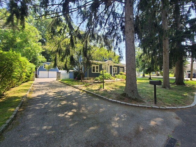 2 Beach Rd in Ossining, NY - Building Photo - Building Photo