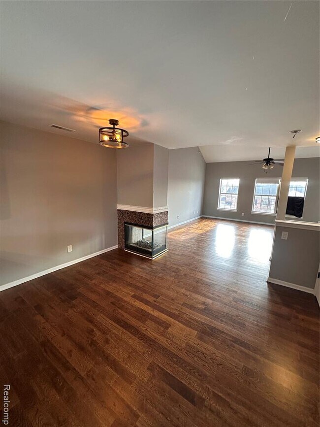 4240 Maple St in Dearborn, MI - Building Photo - Building Photo