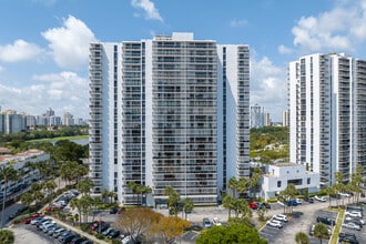 Flamenco Towers Condominiums in Aventura, FL - Building Photo - Building Photo