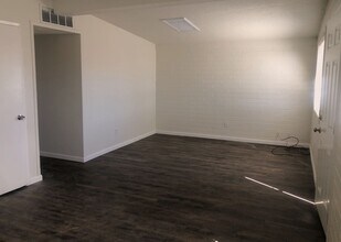 2201 Davis Ave in Kingman, AZ - Building Photo - Building Photo