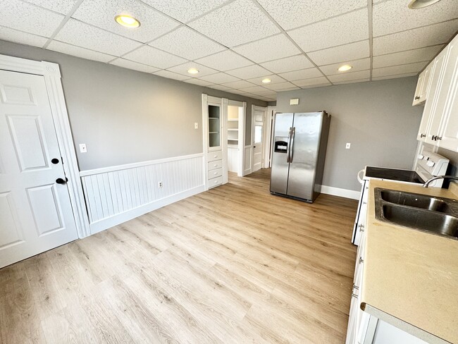 30 Spruce St, Unit 1 in Clinton, MA - Foto de edificio - Building Photo