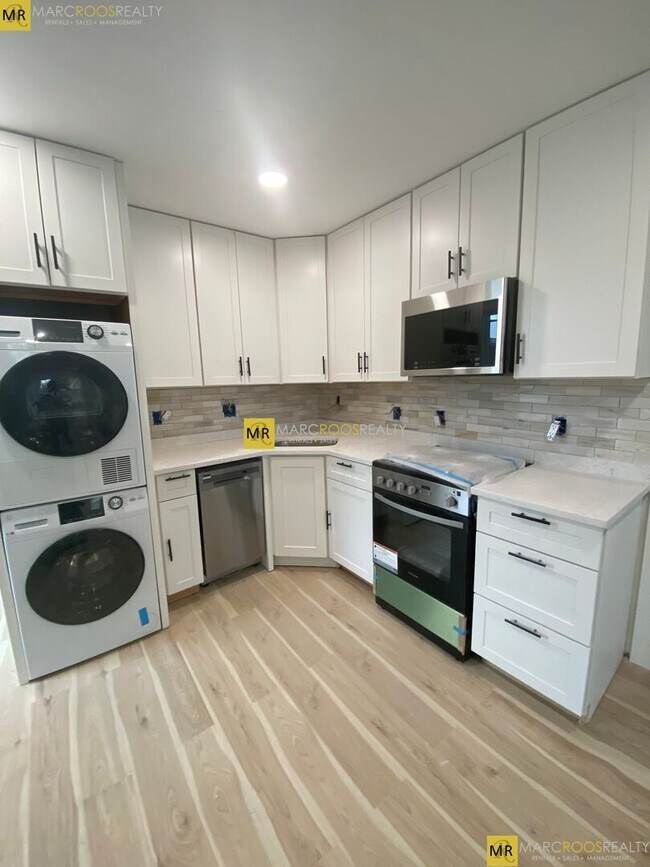 47 Orleans St, Unit 117-3 in Boston, MA - Foto de edificio - Building Photo