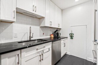 1710 Summit Pl NW in Washington, DC - Building Photo - Building Photo