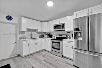 6650 McKinley St in Hollywood, FL - Building Photo - Building Photo