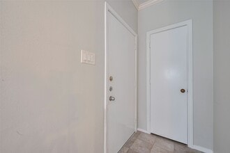 2025 Augusta Dr in Houston, TX - Building Photo - Building Photo