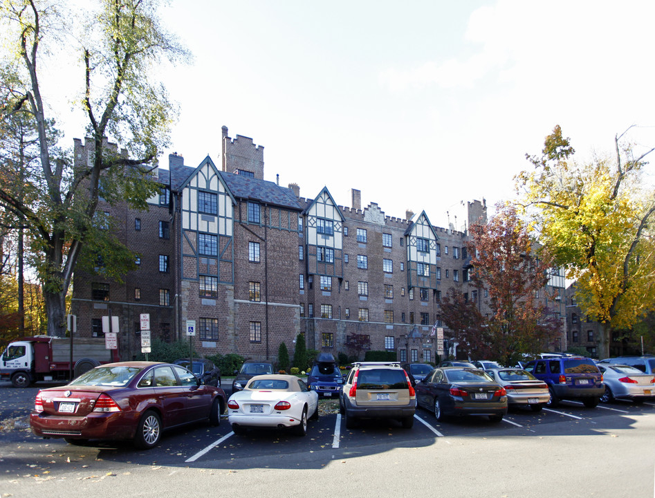 The Scarswold in Scarsdale, NY - Building Photo