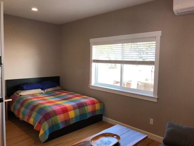 404 Patricia Dr, Unit Studio in San Luis Obispo, CA - Foto de edificio - Building Photo