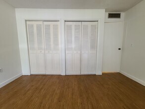 701 SW 75th St, Unit 103 in Gainesville, FL - Foto de edificio - Building Photo