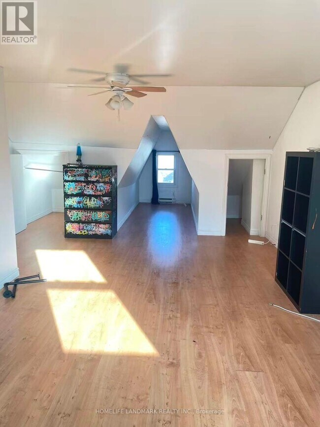 26 Lippincott St in Toronto, ON - Building Photo - Building Photo