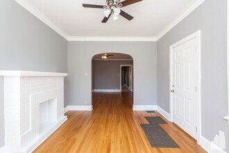 5036 N Troy St in Chicago, IL - Foto de edificio - Building Photo