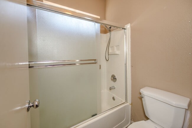 property at 885 Dinsdale Cir