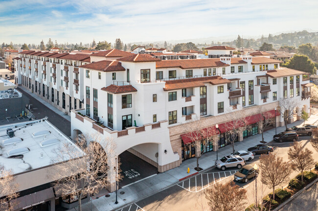 The Residences at Wheeler Plaza in San Carlos, CA - Foto de edificio - Building Photo