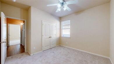 8718 Sunrise Canter Dr in Tomball, TX - Building Photo - Building Photo