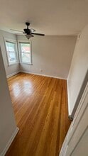 5439 W Schubert Ave, Unit 2 in Chicago, IL - Foto de edificio - Building Photo