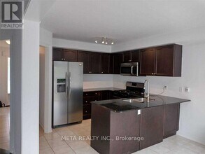 1628 Glenbourne Dr in Oshawa, ON - Building Photo - Building Photo