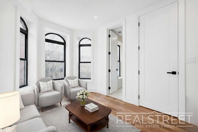 3BR / 2BA with In-Unit Washer & Dryer in Brooklyn, NY - Foto de edificio - Building Photo