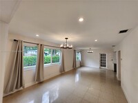 12535 NE Miami Pl in North Miami, FL - Foto de edificio - Building Photo