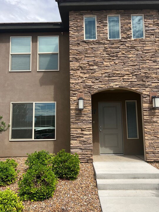 3239 S 840 E in Saint George, UT - Building Photo