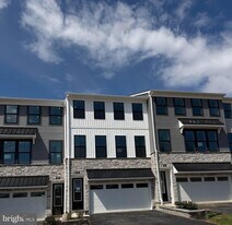 105 Brianna Ct in Chalfont, PA - Building Photo