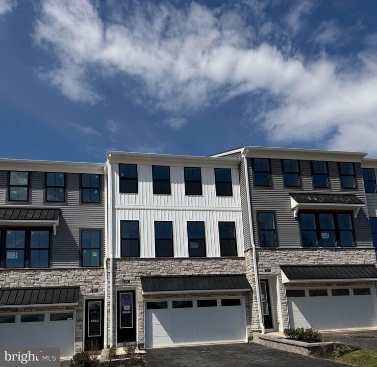 105 Brianna Ct in Chalfont, PA - Building Photo