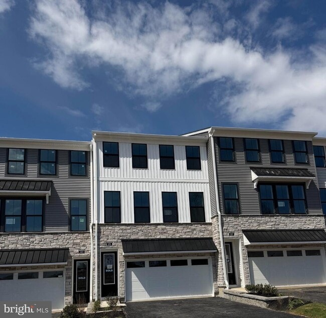 property at 105 Brianna Ct