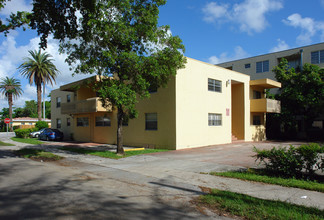 Bicayne Park Villas in North Miami, FL - Foto de edificio - Building Photo