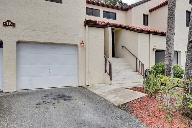 16 Via de Casas Sur in Boynton Beach, FL - Building Photo - Building Photo