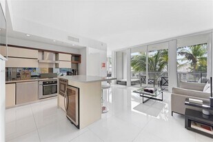 2100 Park Ave in Miami Beach, FL - Building Photo