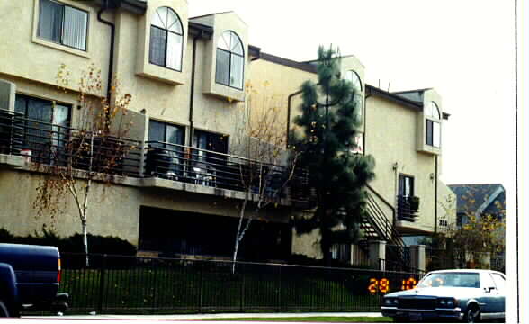 Helena Apartments in Anaheim, CA - Building Photo - Building Photo