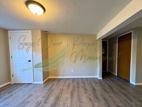 1016-1018 SW Kingscross Rd in Blue Springs, MO - Building Photo - Building Photo