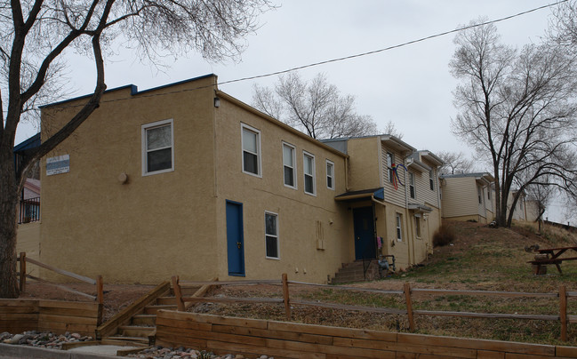 Pikes Peak Apartments in Colorado Springs, CO - Building Photo - Building Photo