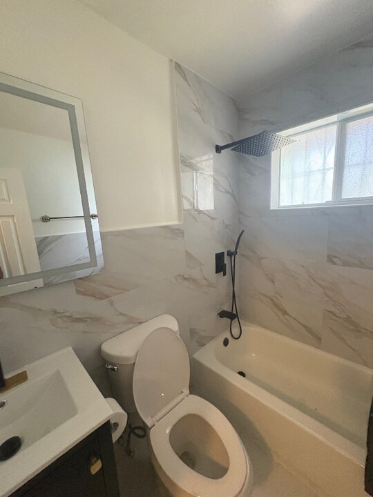 1631 NW 114th St in Miami, FL - Building Photo