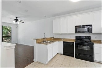116 E Nemo St in Arlington, TX - Foto de edificio - Building Photo