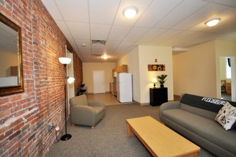 Dillon Hall Apartment Complex in Fitchburg, MA - Foto de edificio - Interior Photo