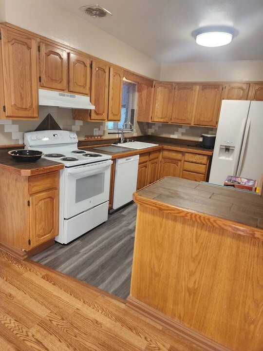 6448 Iris Way-Unit -1734 in Arvada, CO - Foto de edificio