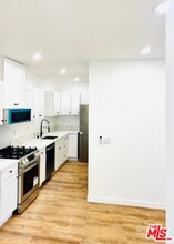 938 W Glenoaks Blvd in Glendale, CA - Building Photo - Building Photo