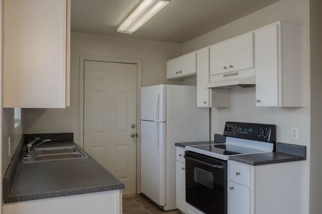 5005 Scotch Pine Ave in Statesboro, GA - Building Photo - Building Photo