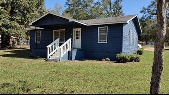 49 Center Ave in Mc Rae, GA - Building Photo