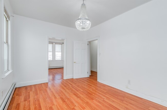 404 Danforth Ave in Jersey City, NJ - Building Photo - Building Photo