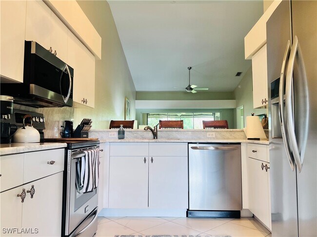 8073 Panther Trail in Naples, FL - Foto de edificio - Building Photo