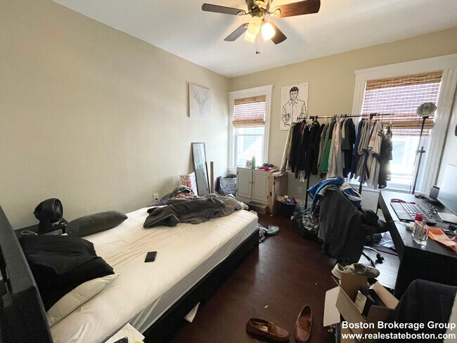 8 Taft St, Unit 2 in Boston, MA - Foto de edificio - Building Photo