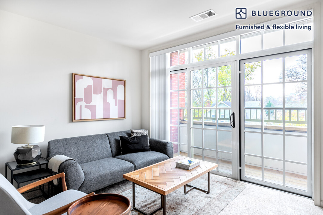 925 N Garfield St, Unit FL3-ID233 in Arlington, VA - Building Photo