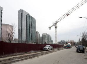 Hendon Park Towns in Toronto, ON - Building Photo - Building Photo