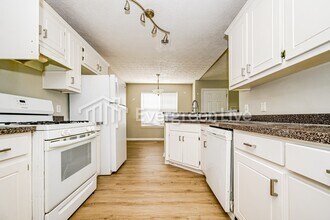 100 Cody Dr in Griffin, GA - Building Photo - Building Photo