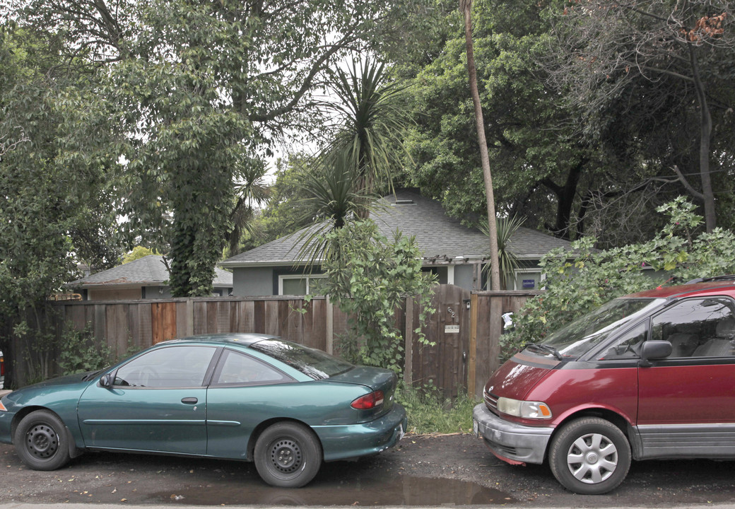 621 Circle Dr in East Palo Alto, CA - Building Photo