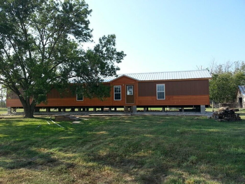 5111 Tucker Hill Ln in Cedar Creek, TX - Building Photo