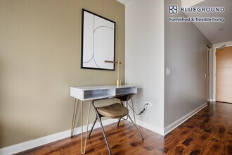 210 N Wells St in Chicago, IL - Building Photo - Building Photo