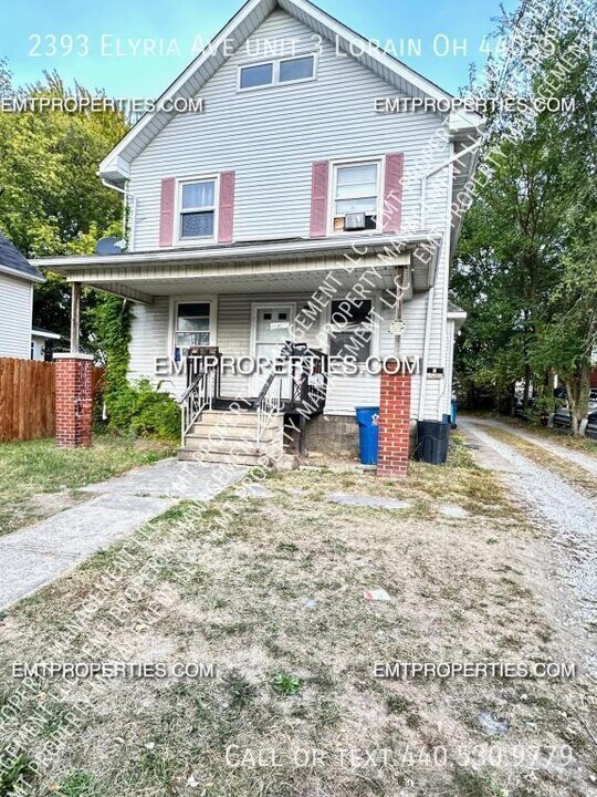 2393 Elyria Ave in Lorain, OH - Building Photo