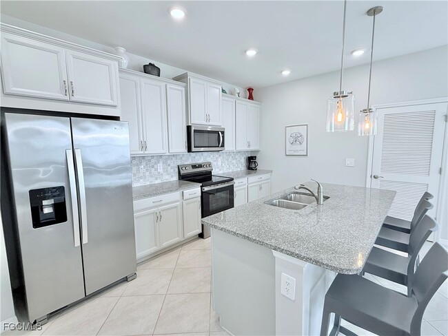 3029 Royal Gardens Ave in Ft. Myers, FL - Building Photo - Building Photo